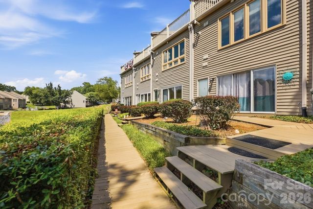 14612 Waterside Drive, Charlotte, NC 28278