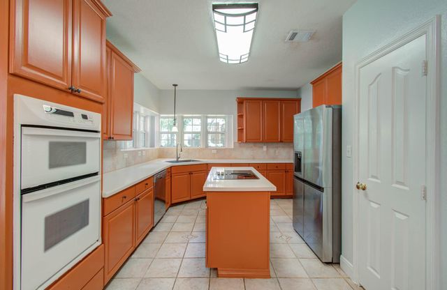 11903 Gatesden Drive, Tomball, TX 77377