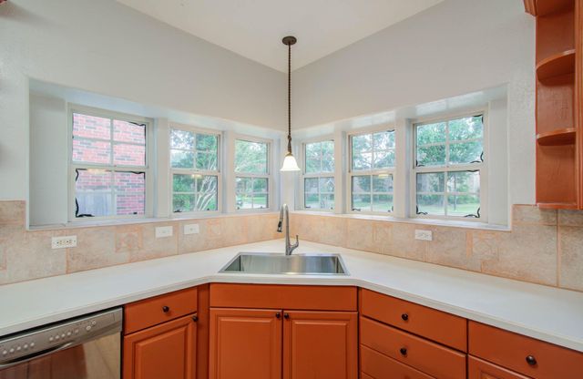 11903 Gatesden Drive, Tomball, TX 77377