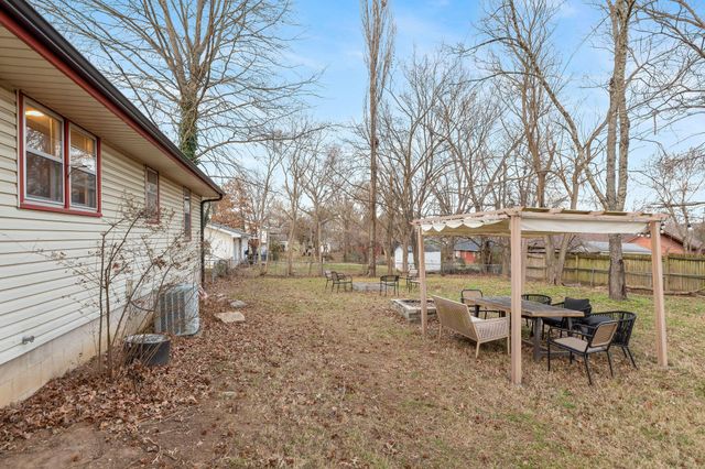 128 Greenbrier Lane, Hollister, MO 65672