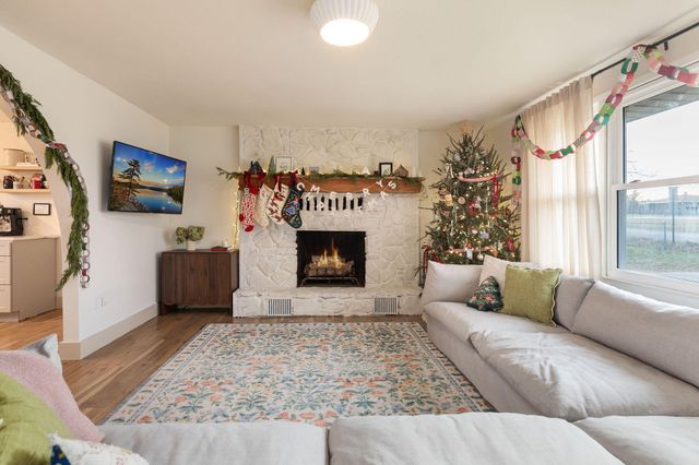 128 Greenbrier Lane, Hollister, MO 65672