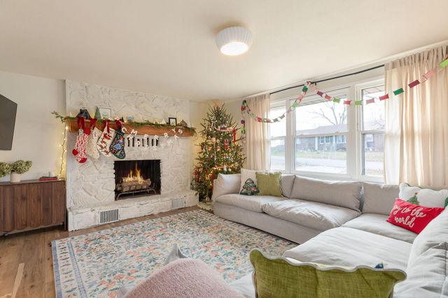 128 Greenbrier Lane, Hollister, MO 65672