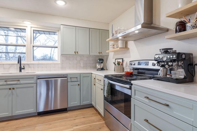 128 Greenbrier Lane, Hollister, MO 65672