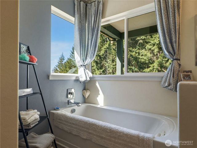 418 Shy Bear Road, Toutle, WA 98649