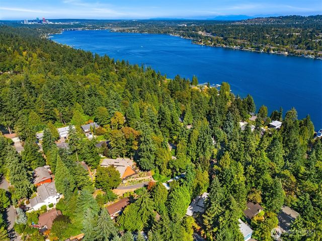 6920 94th Avenue SE, Mercer Island, WA 98040