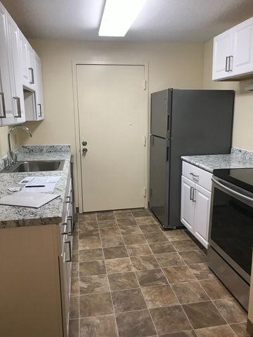 6 Post Oak Ln 8, Natick, MA 01760