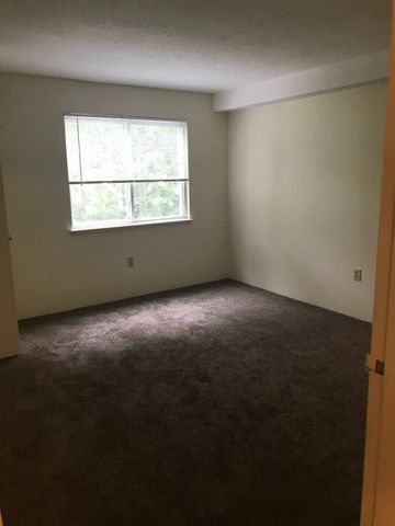 6 Post Oak Ln 8, Natick, MA 01760