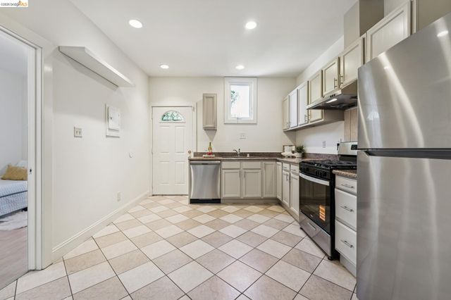 220 Marina Way, Richmond, CA 94801