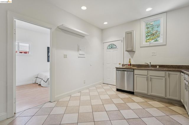 220 Marina Way, Richmond, CA 94801