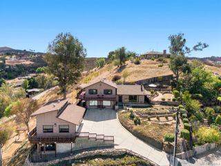 12886 Castle Court Drive, Lakeside, CA 92040