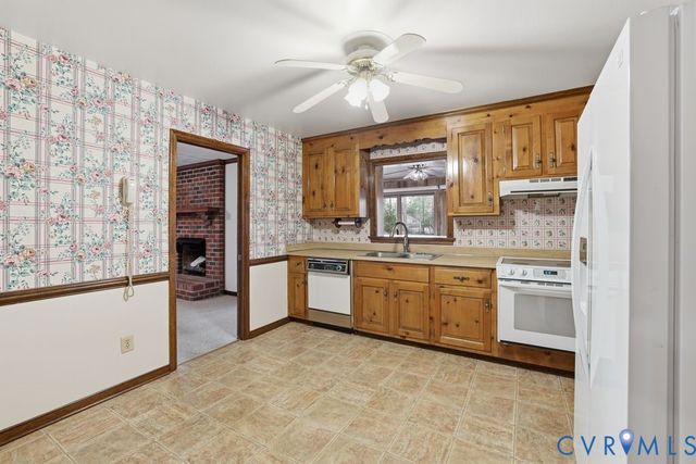 602 Dunkerry Ln, Sandston, VA 23150