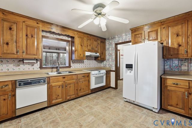 602 Dunkerry Ln, Sandston, VA 23150