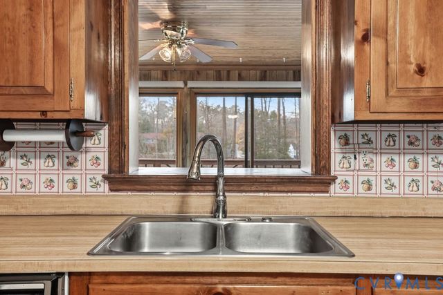 602 Dunkerry Ln, Sandston, VA 23150