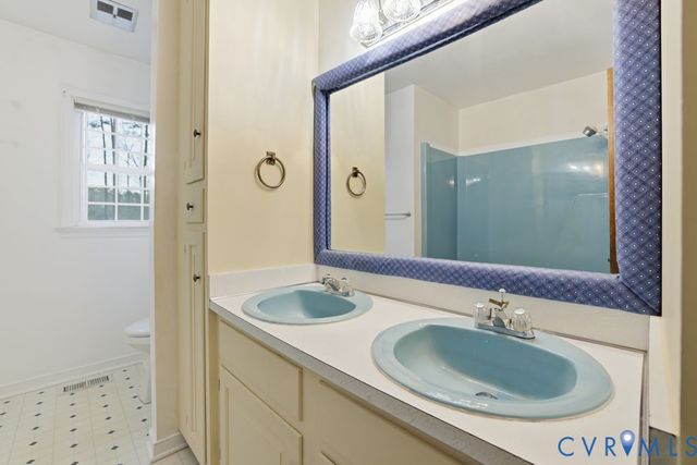 602 Dunkerry Ln, Sandston, VA 23150