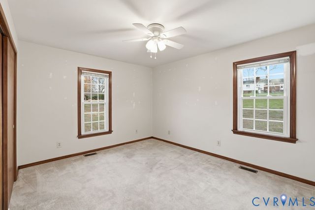 602 Dunkerry Ln, Sandston, VA 23150