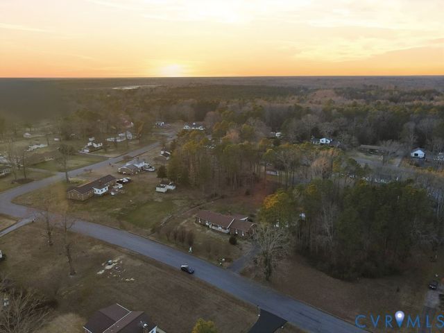 602 Dunkerry Ln, Sandston, VA 23150