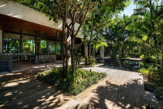 6850 Sunrise Ct, Coral Gables, FL 33133