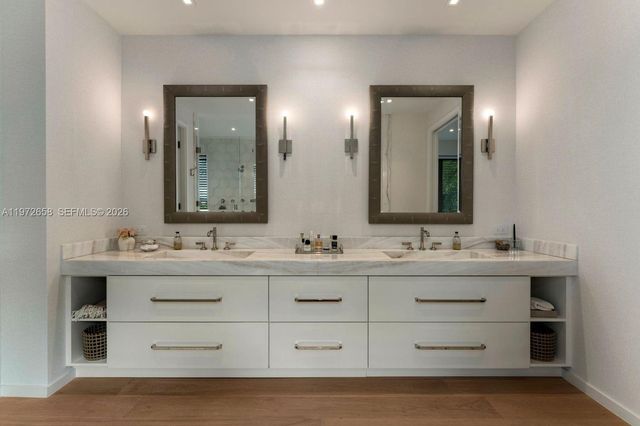6850 Sunrise Ct, Coral Gables, FL 33133