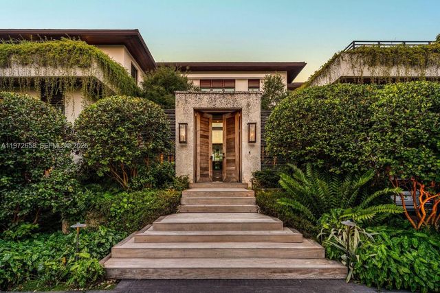 6850 Sunrise Ct, Coral Gables, FL 33133