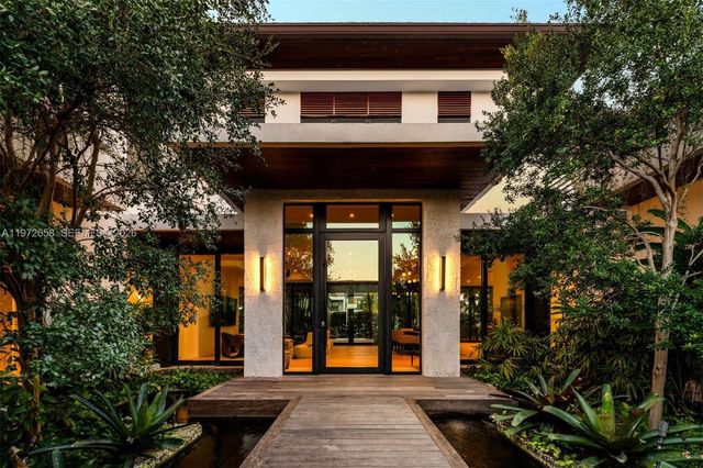 6850 Sunrise Ct, Coral Gables, FL 33133