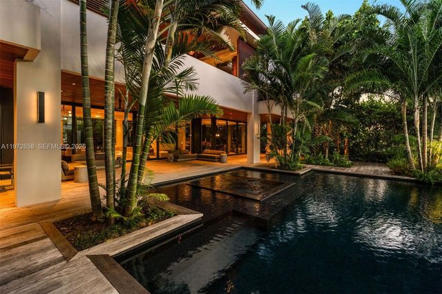 6850 Sunrise Ct, Coral Gables, FL 33133