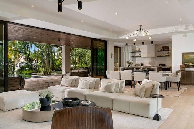 6850 Sunrise Ct, Coral Gables, FL 33133