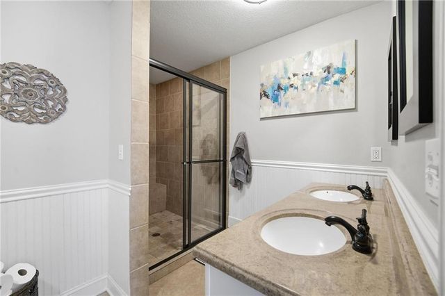 7624 Lamar Avenue, Prairie Village, KS 66208
