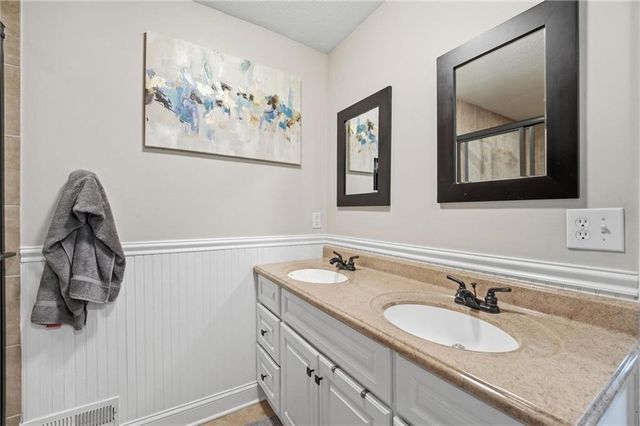 7624 Lamar Avenue, Prairie Village, KS 66208