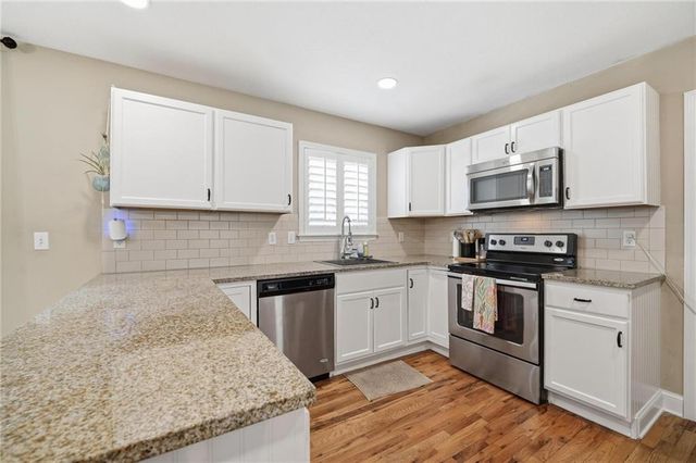 7624 Lamar Avenue, Prairie Village, KS 66208