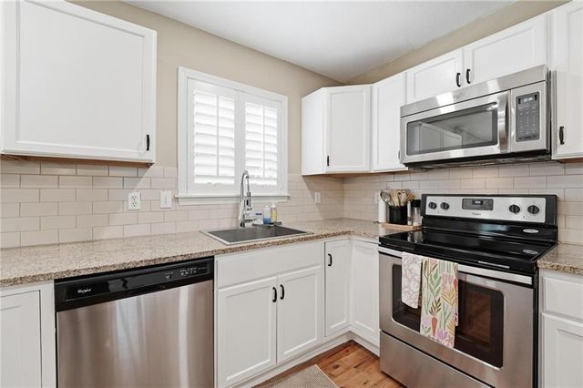 7624 Lamar Avenue, Prairie Village, KS 66208
