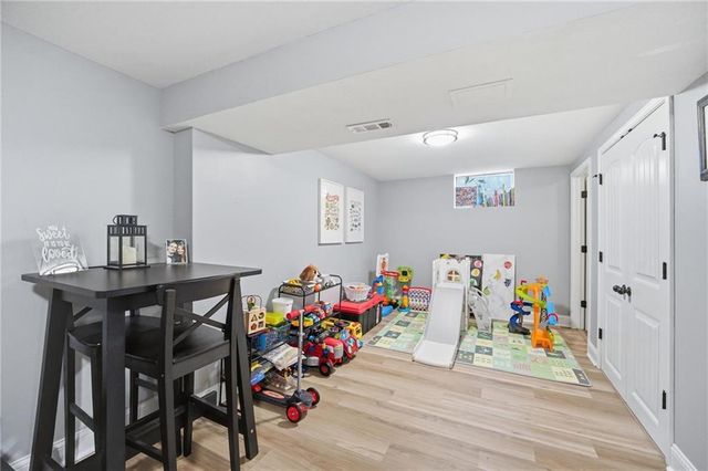 7624 Lamar Avenue, Prairie Village, KS 66208