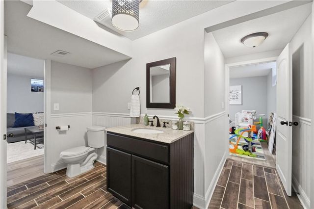 7624 Lamar Avenue, Prairie Village, KS 66208