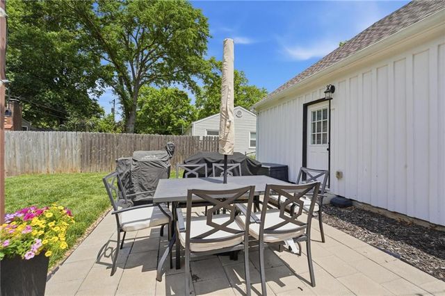 7624 Lamar Avenue, Prairie Village, KS 66208
