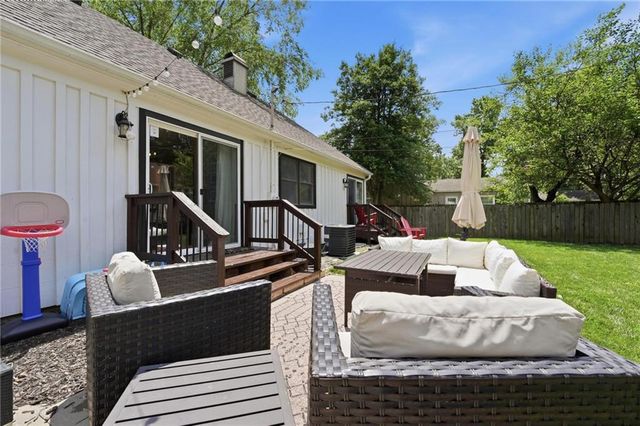7624 Lamar Avenue, Prairie Village, KS 66208