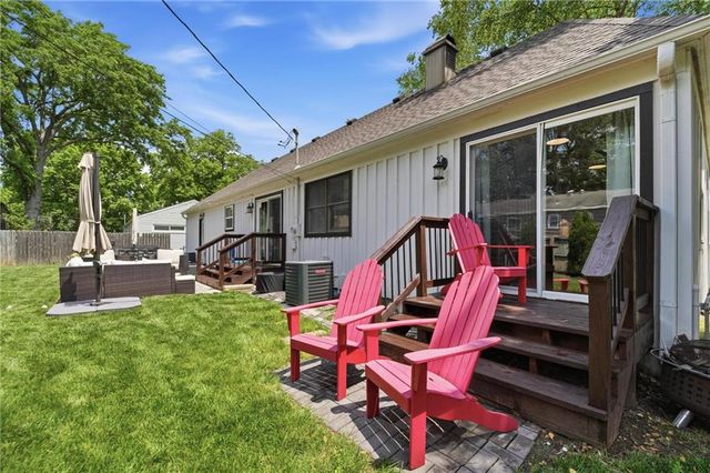 7624 Lamar Avenue, Prairie Village, KS 66208
