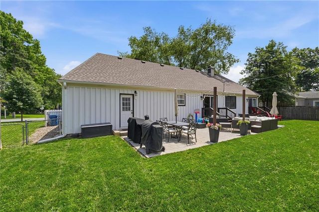7624 Lamar Avenue, Prairie Village, KS 66208