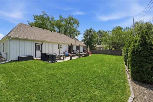7624 Lamar Avenue, Prairie Village, KS 66208