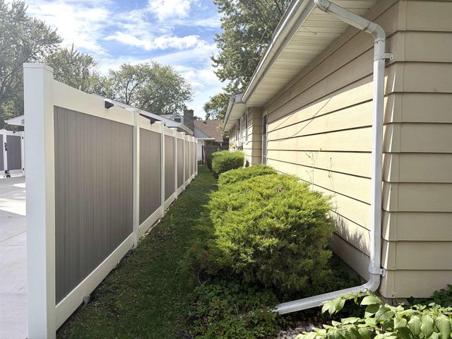 241 BUTTE DES MORTS DRIVE, Menasha, WI 54952