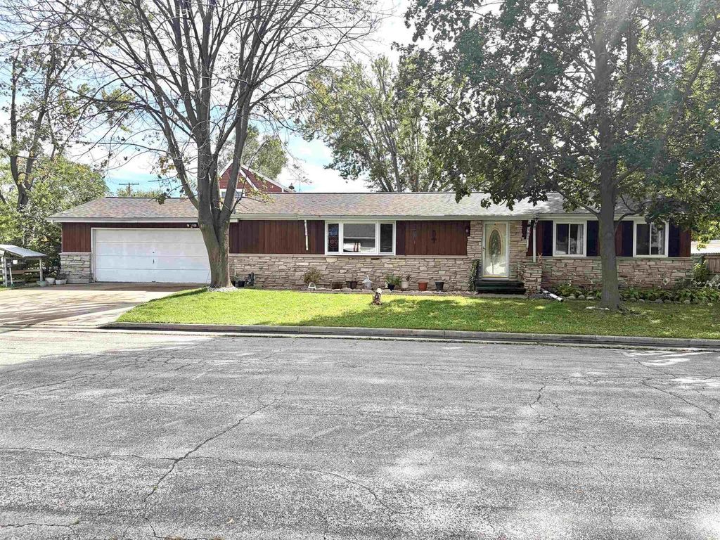 241 BUTTE DES MORTS DRIVE, Menasha, WI 54952
