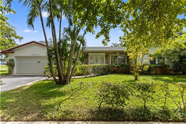 4899 NW 7th Dr, Plantation, FL 33317