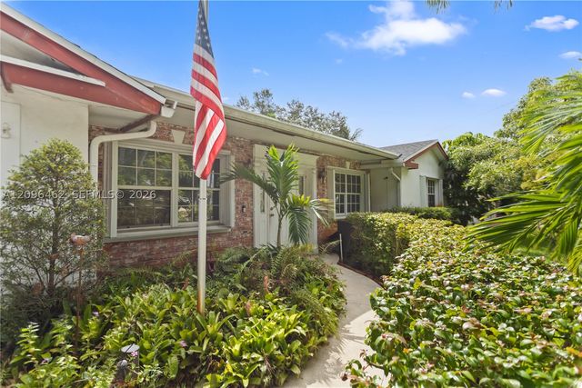 4899 NW 7th Dr, Plantation, FL 33317