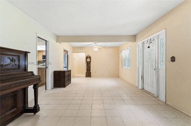 4899 NW 7th Dr, Plantation, FL 33317