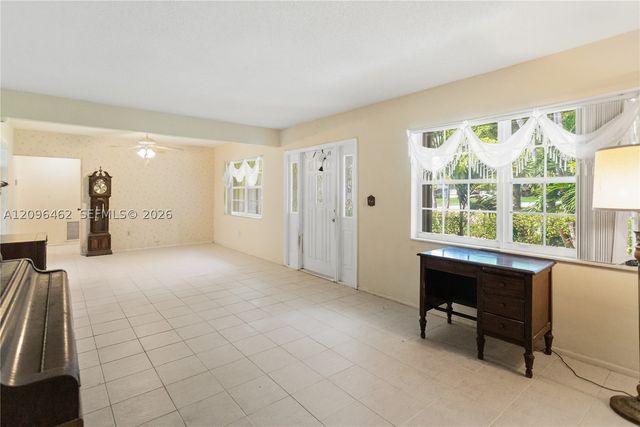 4899 NW 7th Dr, Plantation, FL 33317