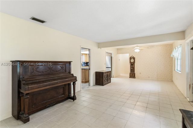 4899 NW 7th Dr, Plantation, FL 33317