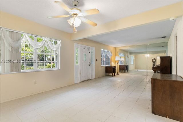 4899 NW 7th Dr, Plantation, FL 33317