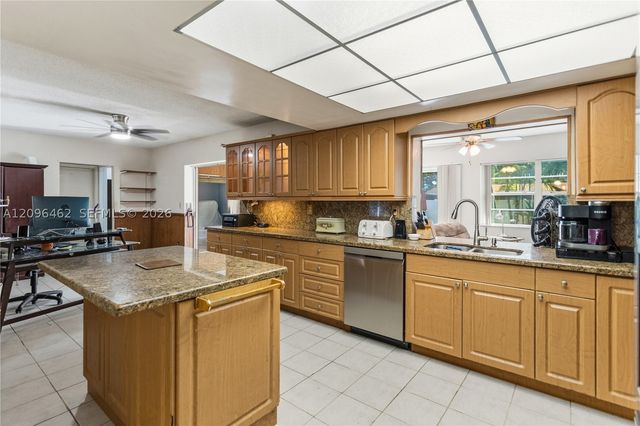 4899 NW 7th Dr, Plantation, FL 33317