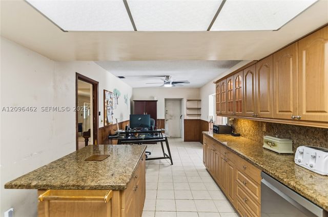 4899 NW 7th Dr, Plantation, FL 33317