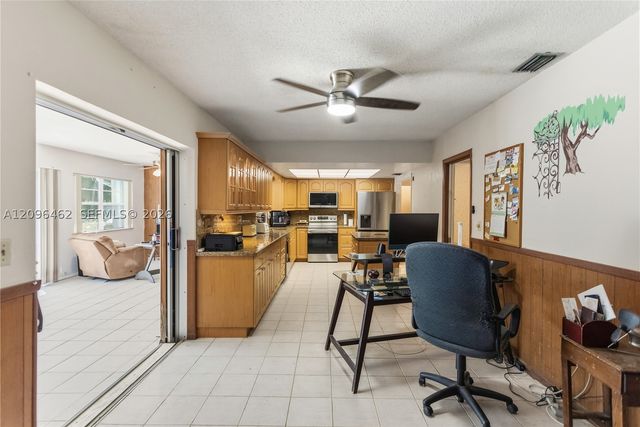 4899 NW 7th Dr, Plantation, FL 33317
