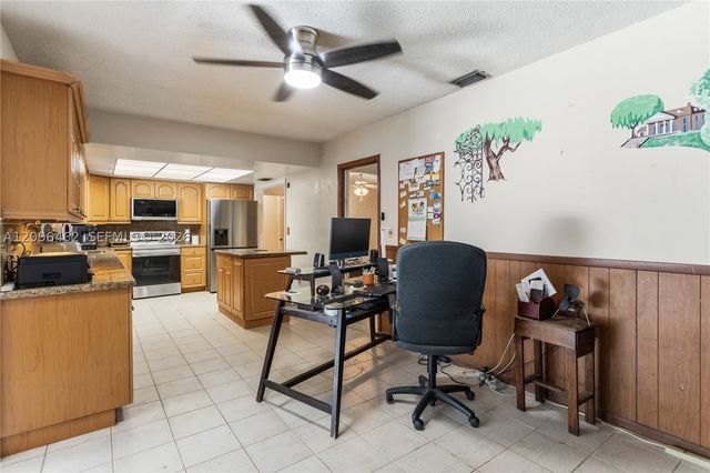 4899 NW 7th Dr, Plantation, FL 33317