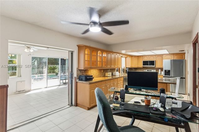 4899 NW 7th Dr, Plantation, FL 33317